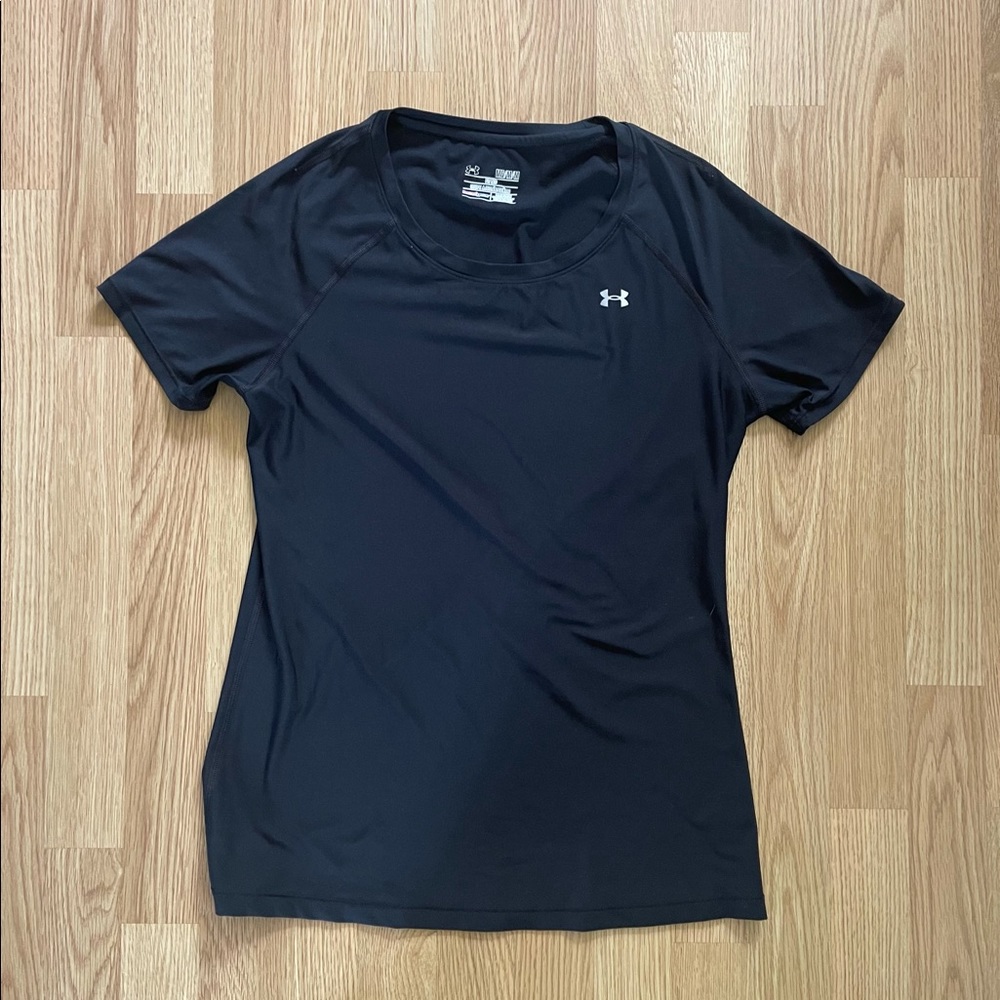 Under Armour | Black T-Shirt 🏃🏽‍♀️